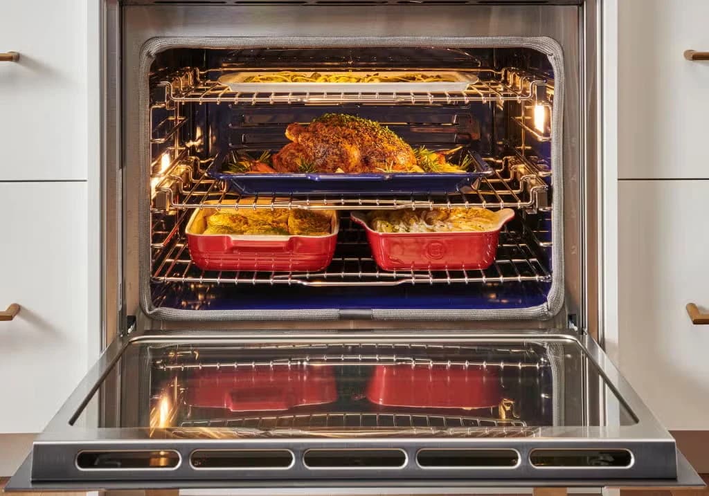30" M Series Transitional Built-In Single Oven feature detail