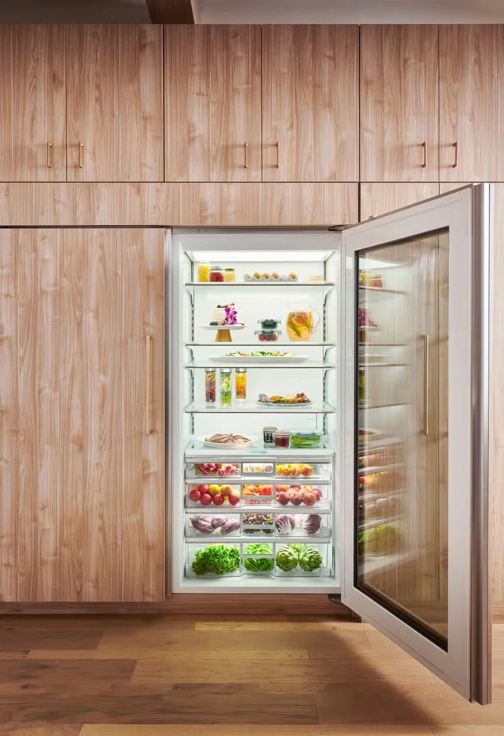 Classic Refrigerator with Glass Door feature detail